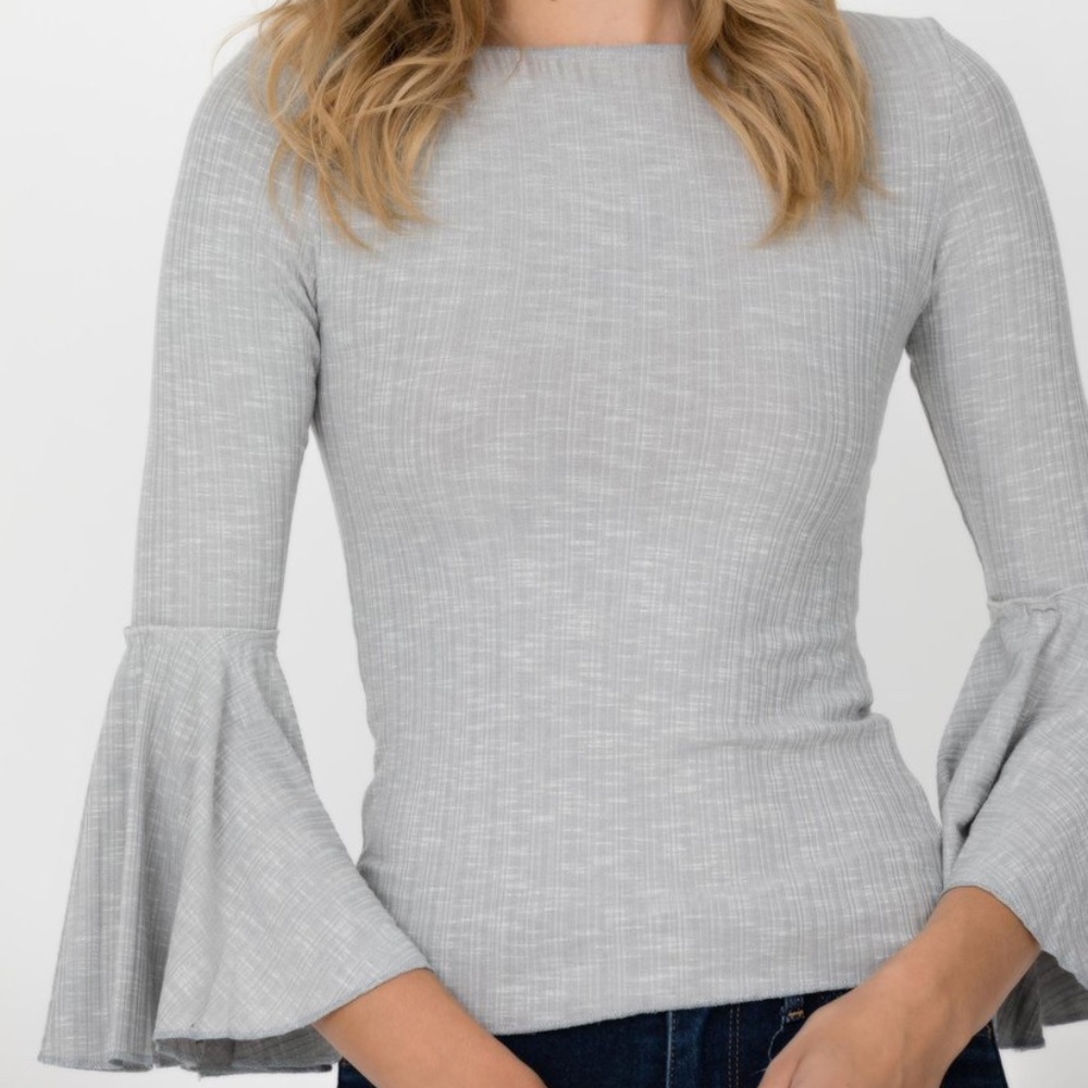 Haute Rogue Gray Bell Sleeved Top - sz S/ M NEW